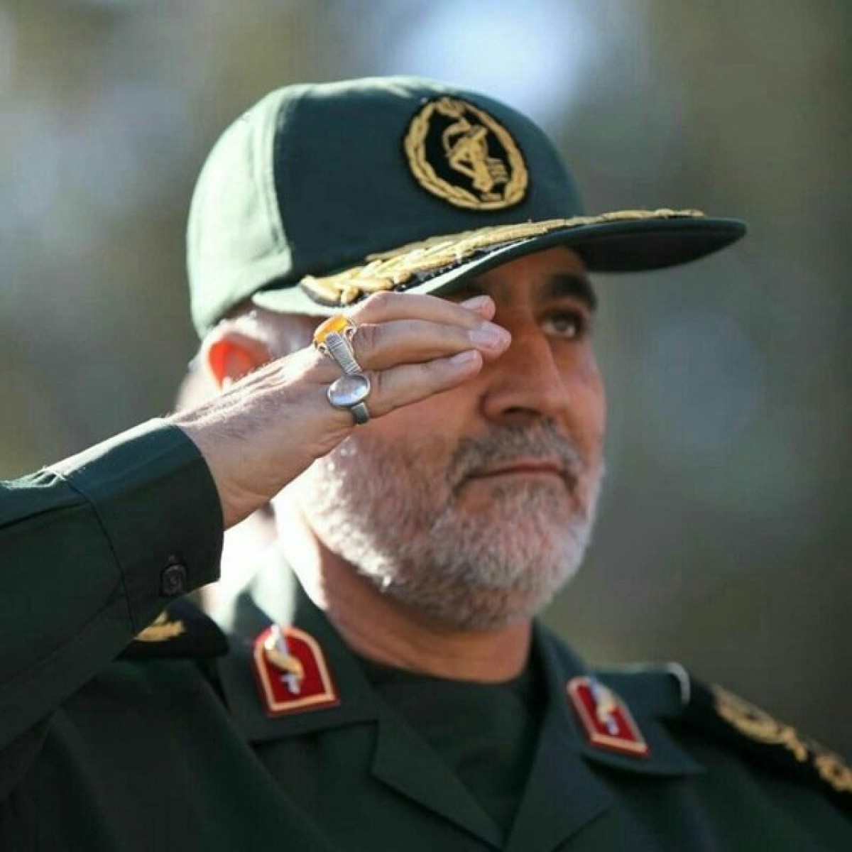 شهید سلیمانی قهرمان ملّت ایران است
