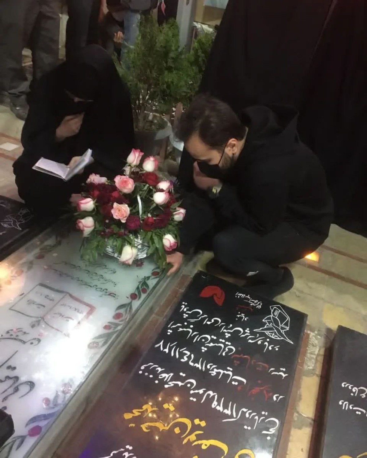  The presence of martyred children of Brigadier General Haj Qasem Soleimani alongside Mazar-e Sharif Haj Qasem in the delivery of the new year…