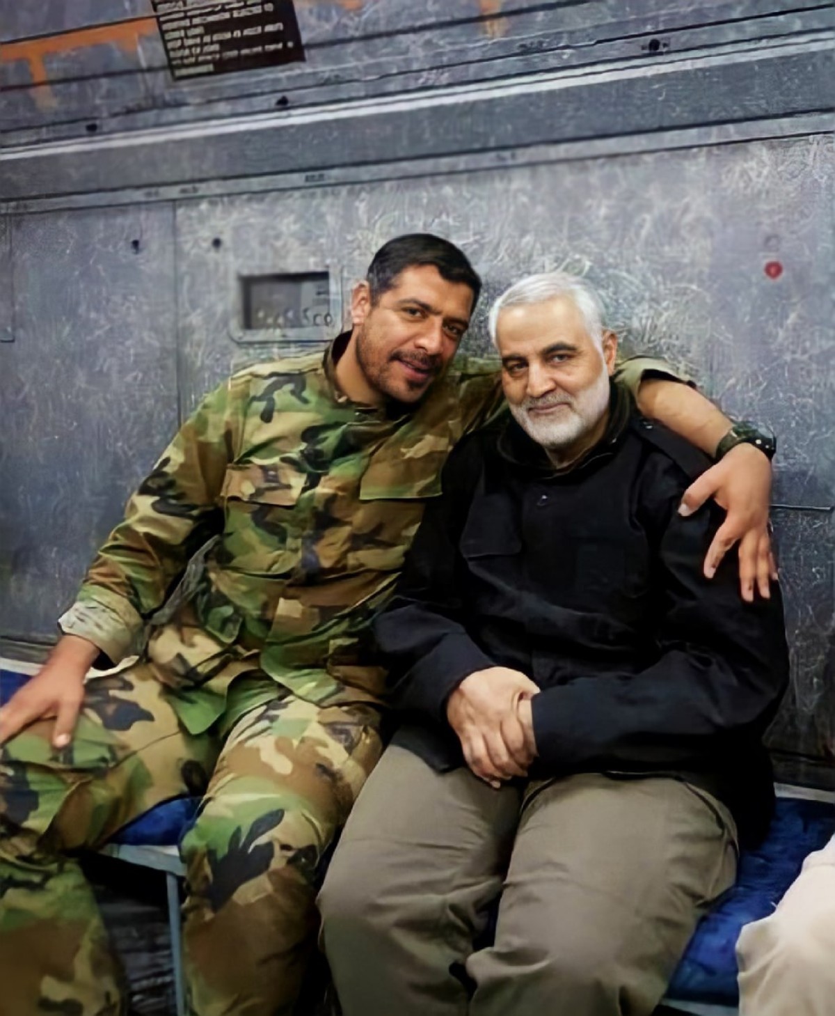 Picture of Martyr Shahrooz Mozaffar Nia Yar Martyr Haj Qasem Soleimani