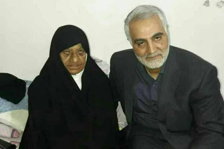 ماجرای مادر شهیدی که سردار سلیمانی از سوریه با او تماس میگرفت!