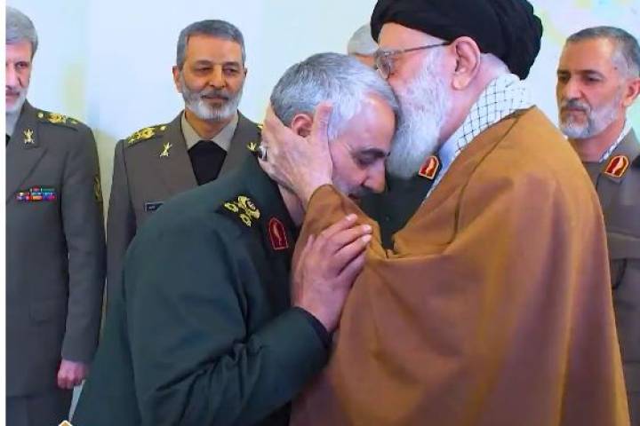 Memorable moments of Imam Khamenei's meetings with Haj Qasem Soleimani